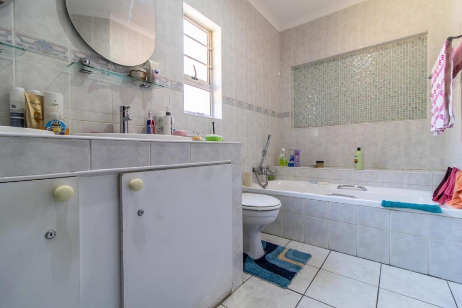 4 Bedroom Property for Sale in Glenvista Gauteng