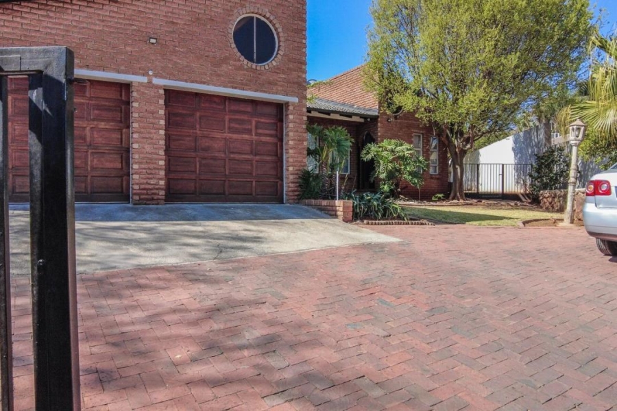 4 Bedroom Property for Sale in Glenvista Gauteng