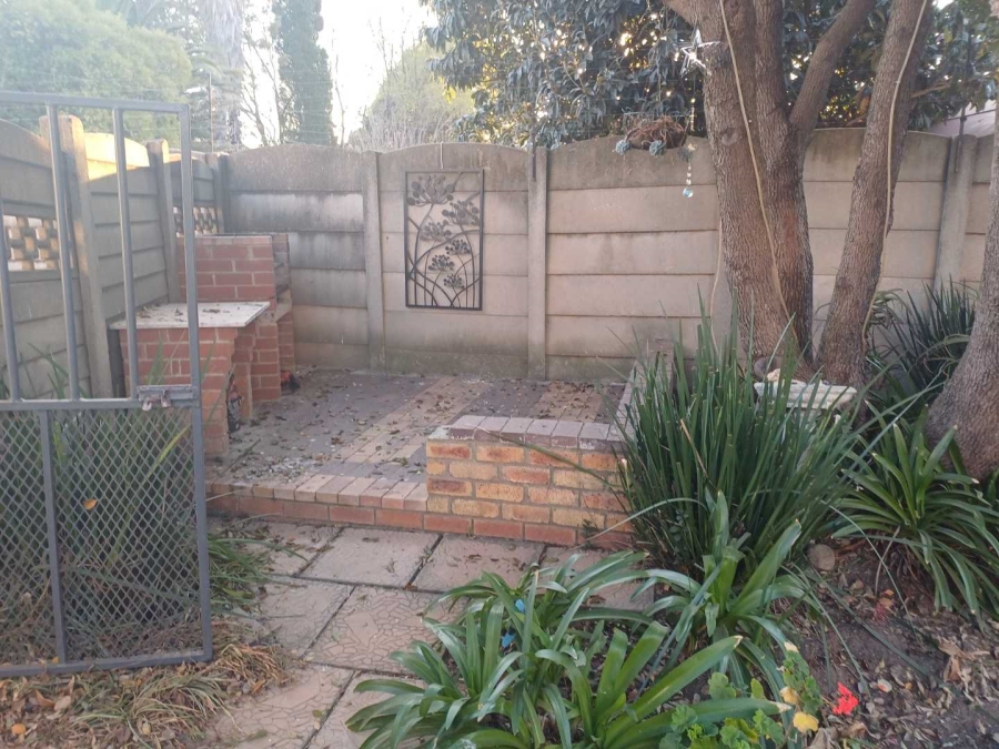 4 Bedroom Property for Sale in Brackenhurst Gauteng