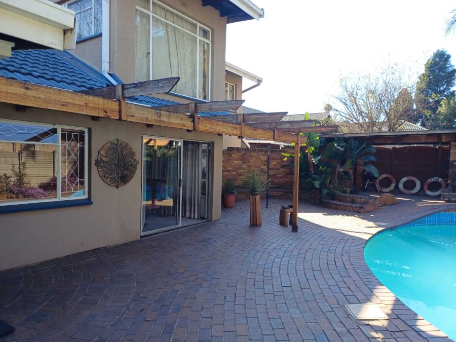 5 Bedroom Property for Sale in Brackenhurst Gauteng