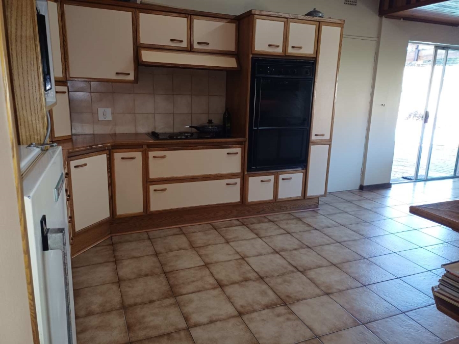 5 Bedroom Property for Sale in Brackenhurst Gauteng