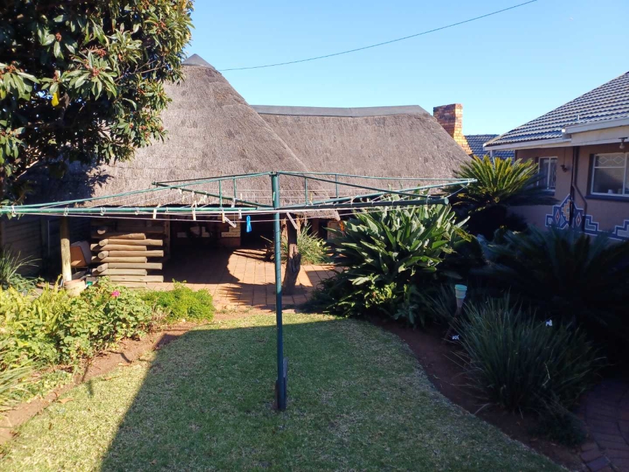 5 Bedroom Property for Sale in Brackenhurst Gauteng