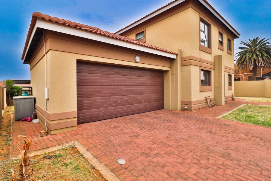 3 Bedroom Property for Sale in Sonneveld Gauteng