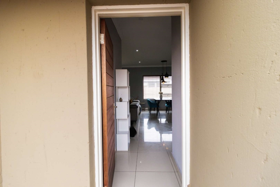 3 Bedroom Property for Sale in Sonneveld Gauteng