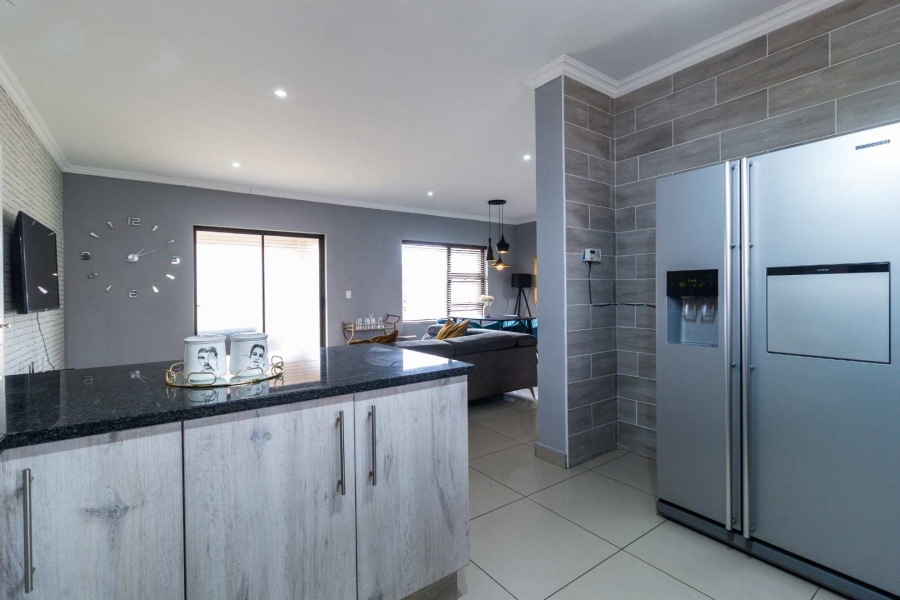 3 Bedroom Property for Sale in Sonneveld Gauteng