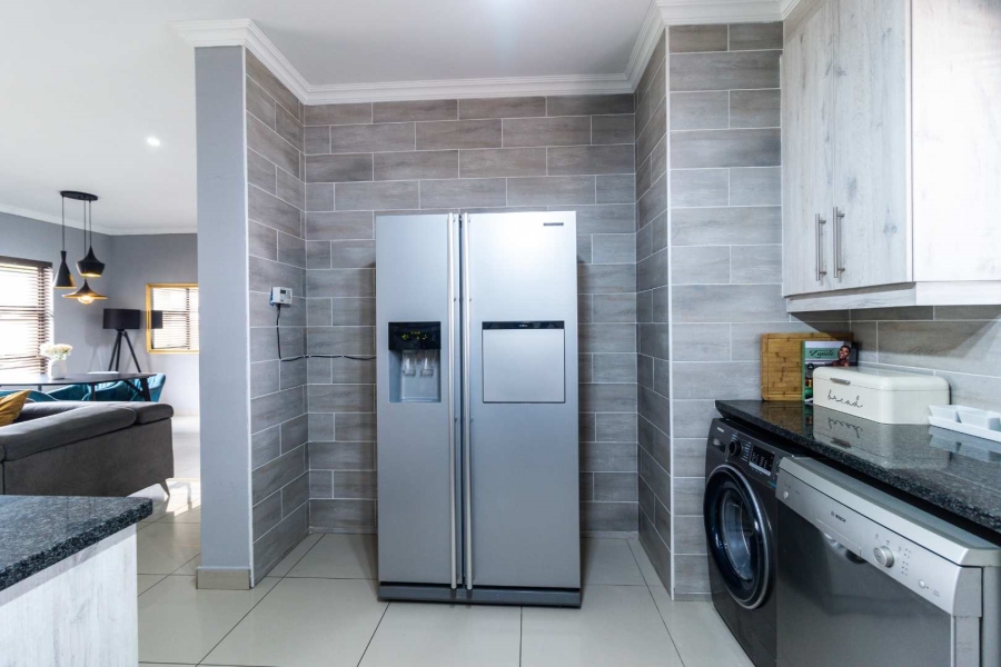 3 Bedroom Property for Sale in Sonneveld Gauteng