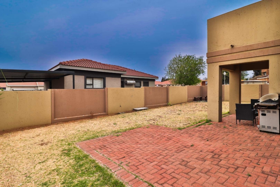 3 Bedroom Property for Sale in Sonneveld Gauteng