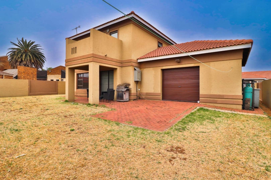 3 Bedroom Property for Sale in Sonneveld Gauteng