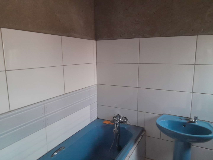 2 Bedroom Property for Sale in Zonkezizwe Gauteng