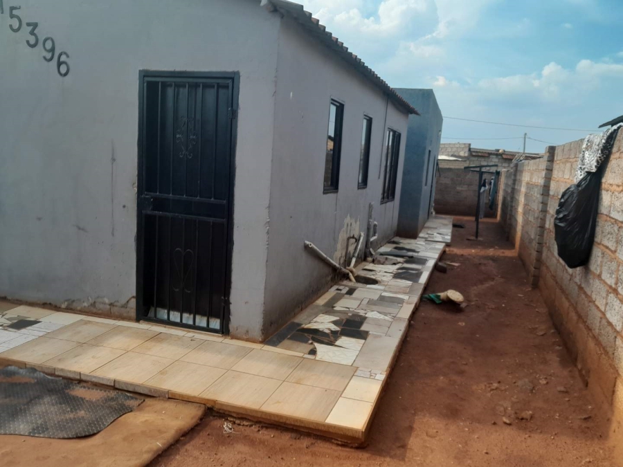 2 Bedroom Property for Sale in Zonkezizwe Gauteng