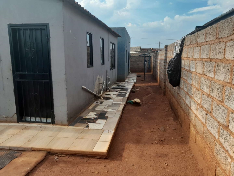 2 Bedroom Property for Sale in Zonkezizwe Gauteng