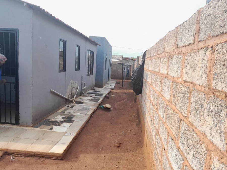 2 Bedroom Property for Sale in Zonkezizwe Gauteng