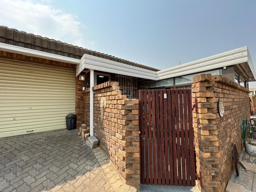 2 Bedroom Property for Sale in Brentwood Park Gauteng