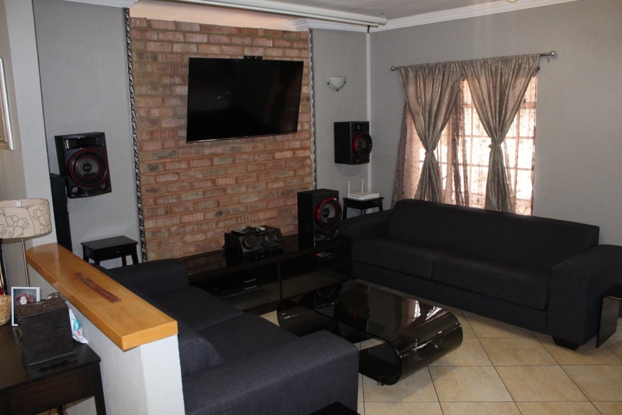 3 Bedroom Property for Sale in Brackenhurst Gauteng