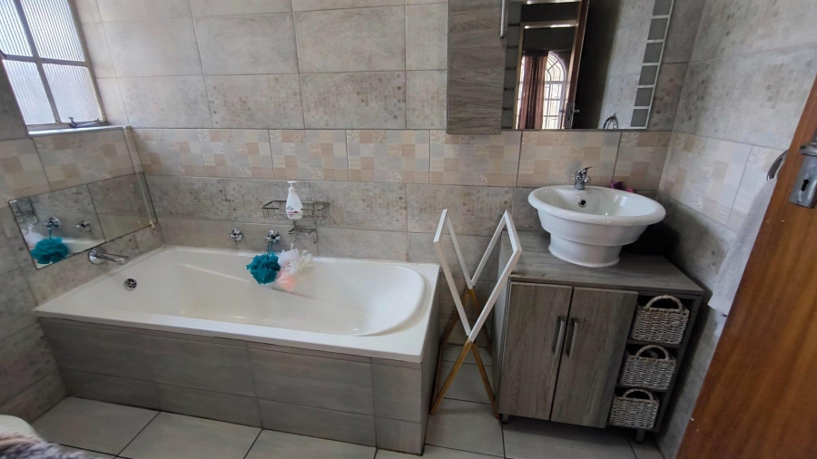 3 Bedroom Property for Sale in Brackenhurst Gauteng