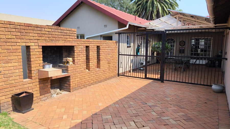 3 Bedroom Property for Sale in Brackenhurst Gauteng