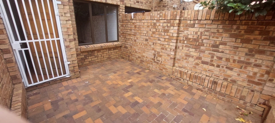 To Let 1 Bedroom Property for Rent in Windsor West Gauteng