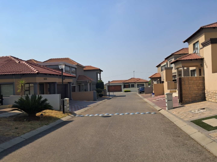 4 Bedroom Property for Sale in Noordwyk Gauteng