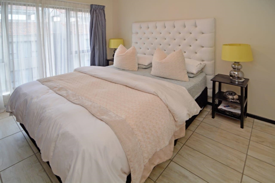 1 Bedroom Property for Sale in Bryanston Gauteng