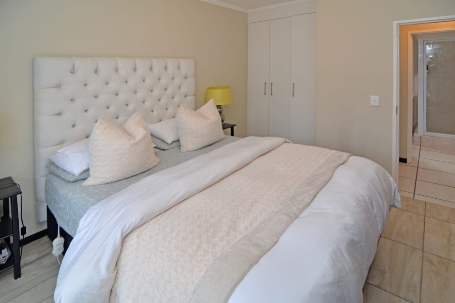 1 Bedroom Property for Sale in Bryanston Gauteng