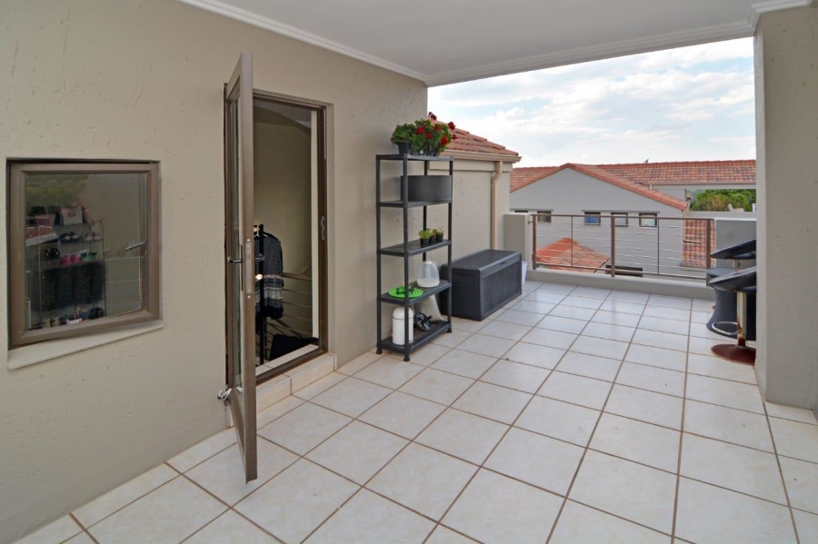 1 Bedroom Property for Sale in Bryanston Gauteng