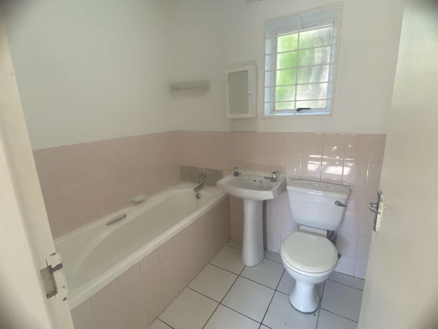 To Let 2 Bedroom Property for Rent in Magaliessig Gauteng