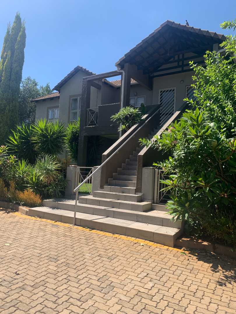 To Let 2 Bedroom Property for Rent in Magaliessig Gauteng