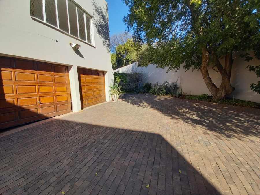 To Let 4 Bedroom Property for Rent in Hurlingham Gauteng