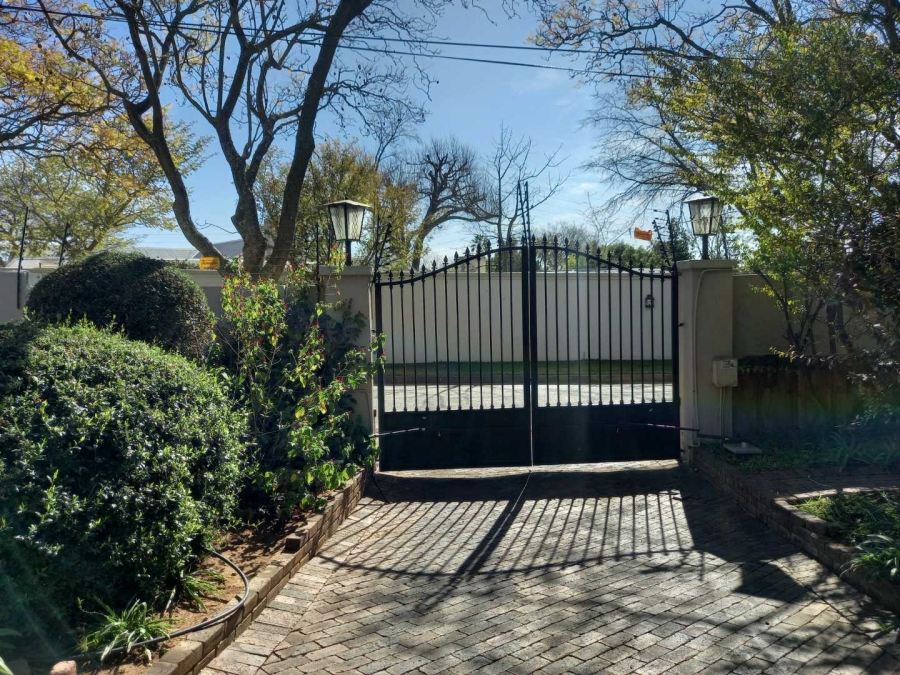 To Let 4 Bedroom Property for Rent in Hurlingham Gauteng