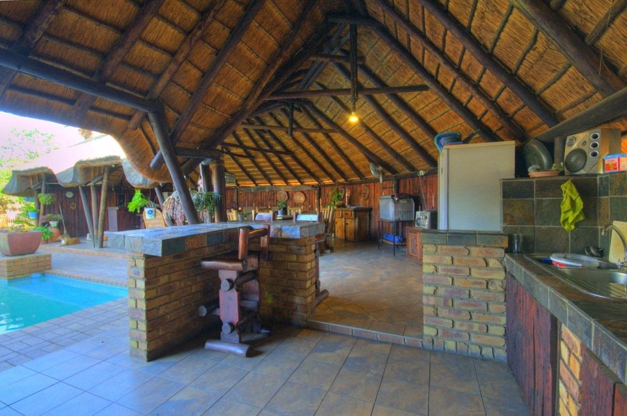 6 Bedroom Property for Sale in Brackenhurst Gauteng