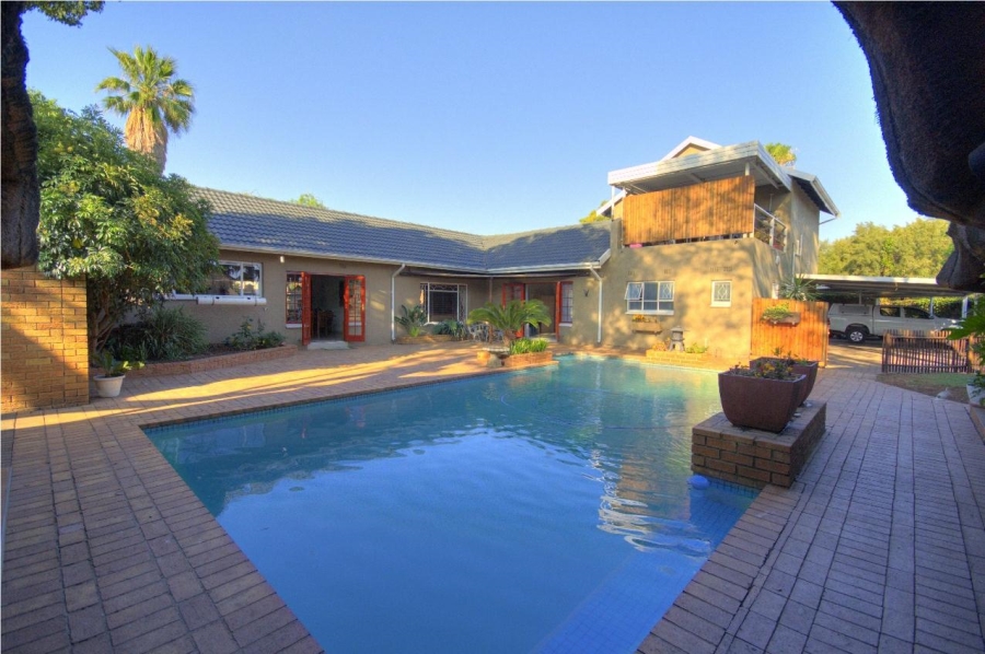 6 Bedroom Property for Sale in Brackenhurst Gauteng