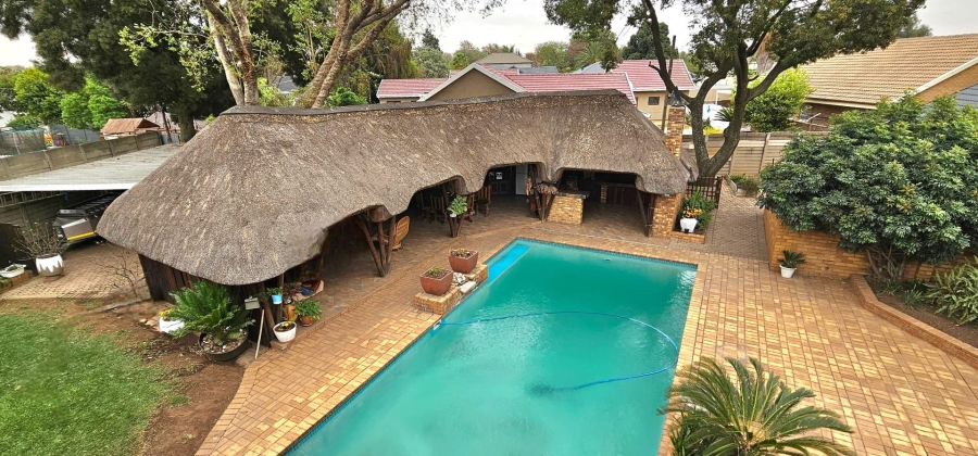 6 Bedroom Property for Sale in Brackenhurst Gauteng