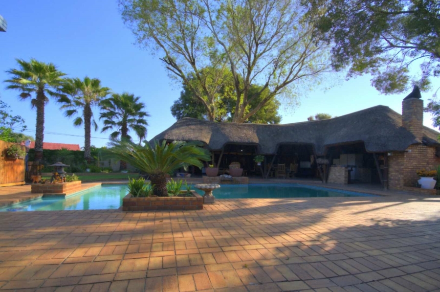 6 Bedroom Property for Sale in Brackenhurst Gauteng