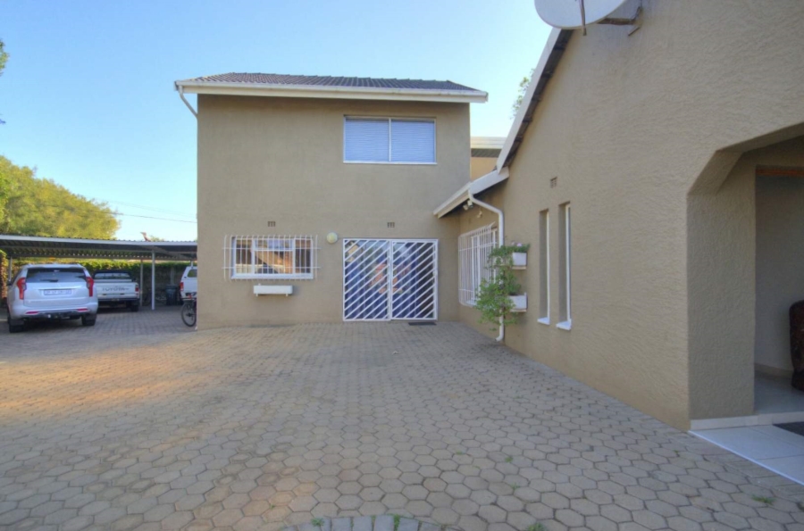 6 Bedroom Property for Sale in Brackenhurst Gauteng