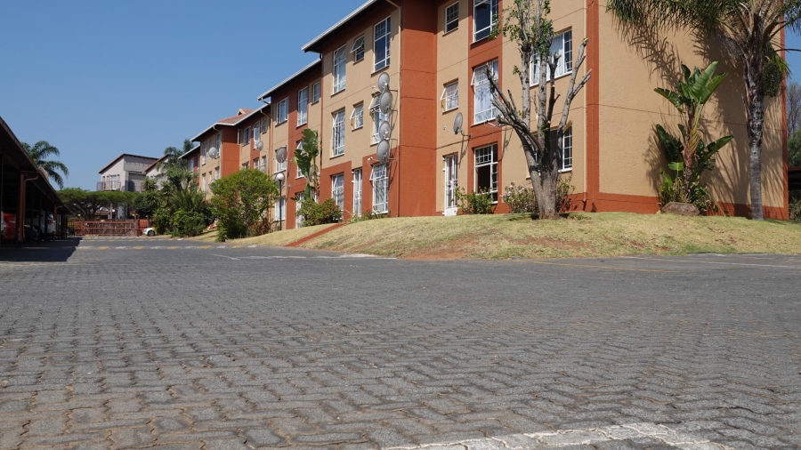 2 Bedroom Property for Sale in Weltevreden Park Gauteng