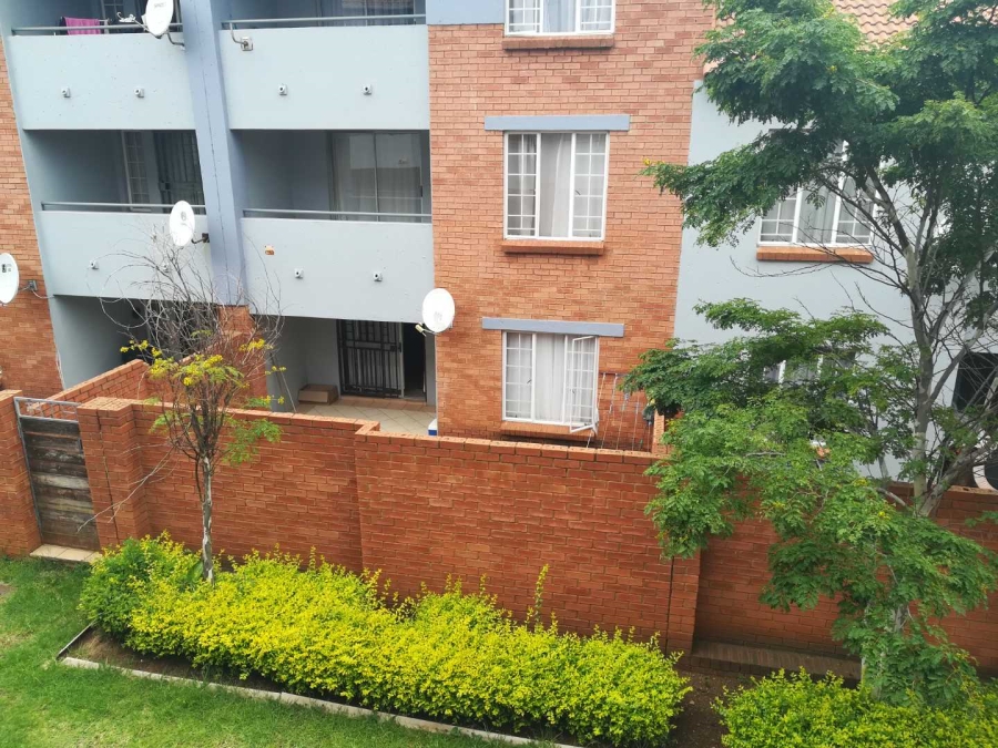 2 Bedroom Property for Sale in Die Hoewes Gauteng