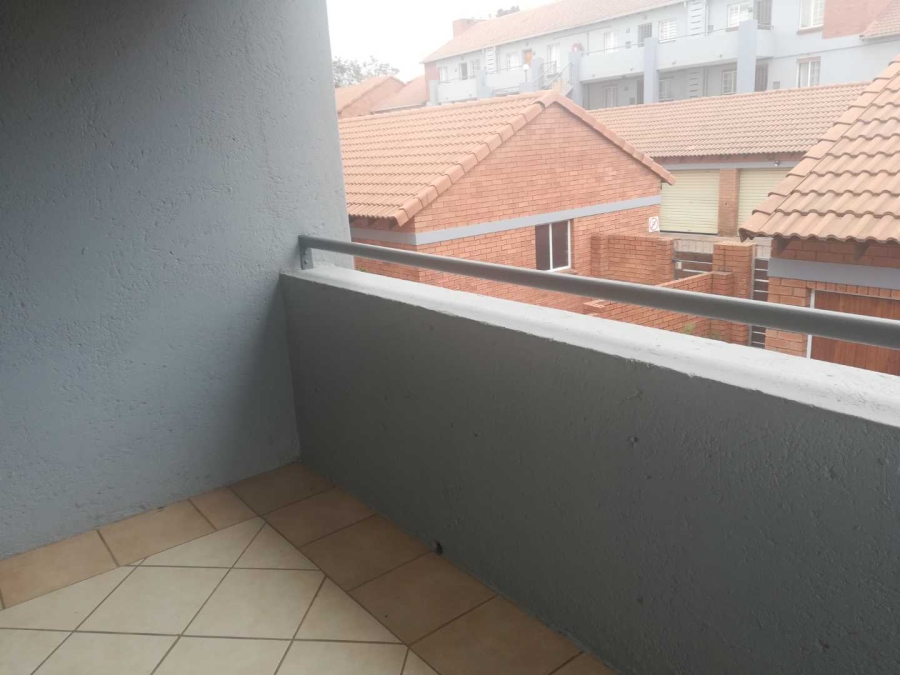 2 Bedroom Property for Sale in Die Hoewes Gauteng