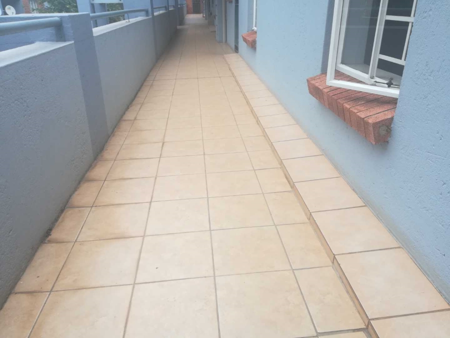 2 Bedroom Property for Sale in Die Hoewes Gauteng