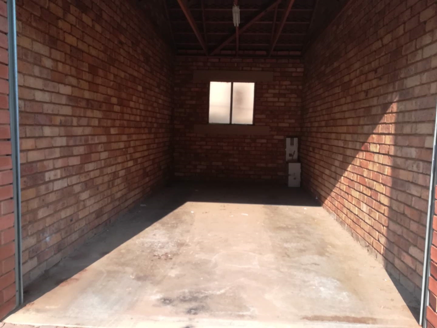 2 Bedroom Property for Sale in Die Hoewes Gauteng