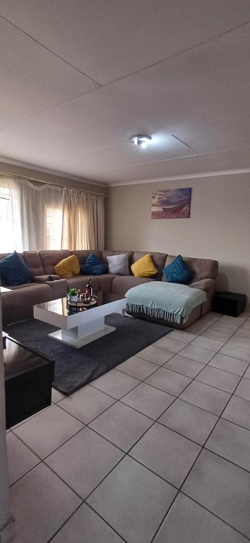 2 Bedroom Property for Sale in La Montagne Gauteng