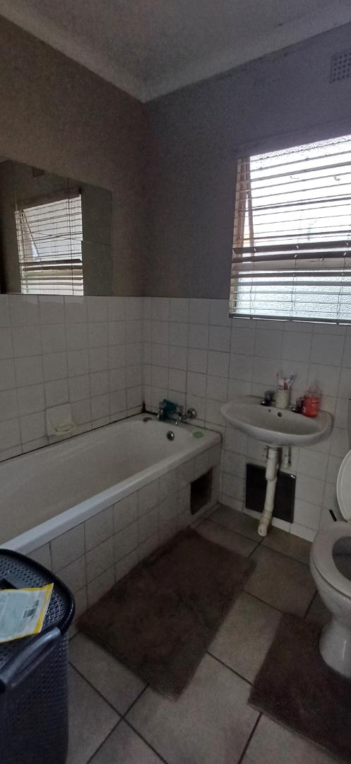 2 Bedroom Property for Sale in La Montagne Gauteng