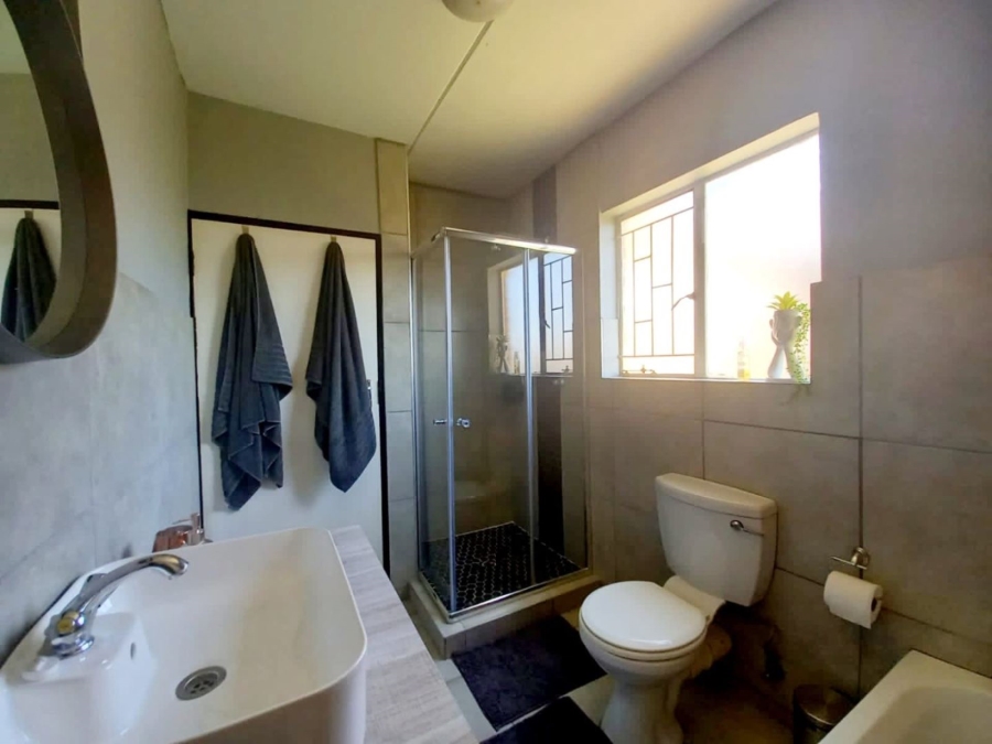 1 Bedroom Property for Sale in Strubensvallei Gauteng