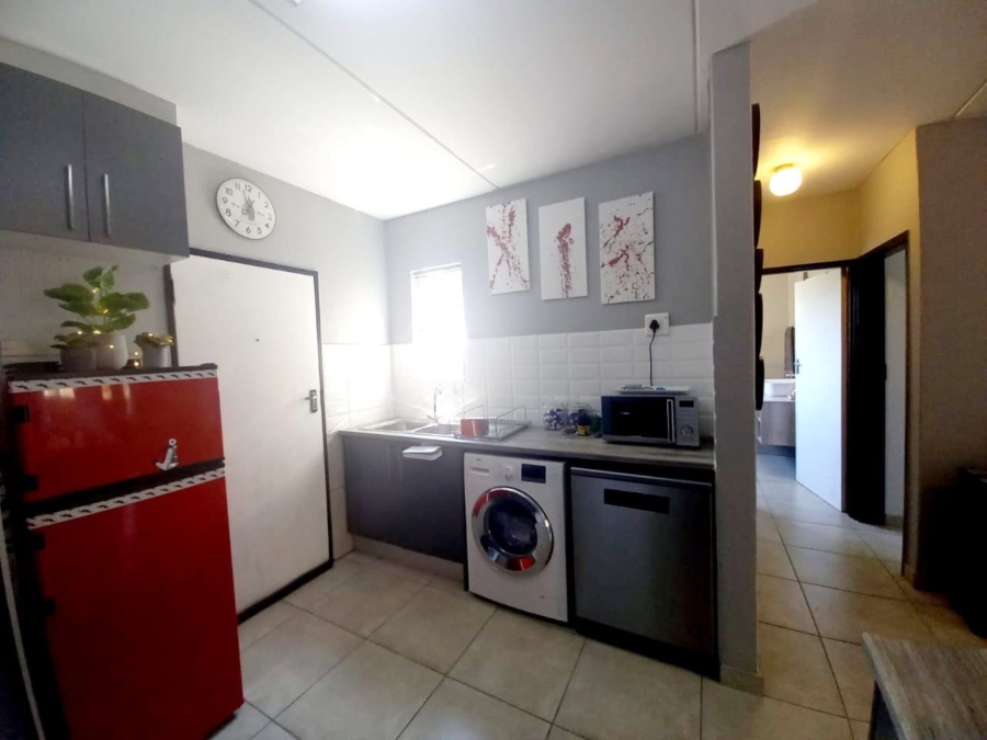 1 Bedroom Property for Sale in Strubensvallei Gauteng