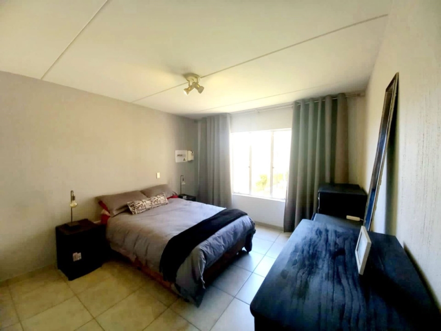 1 Bedroom Property for Sale in Strubensvallei Gauteng