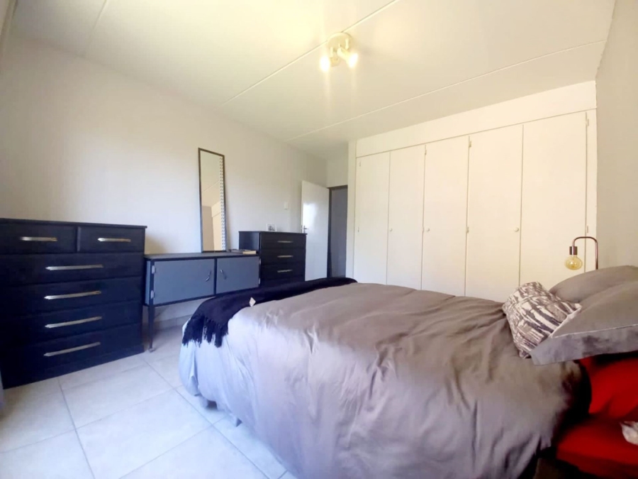 1 Bedroom Property for Sale in Strubensvallei Gauteng