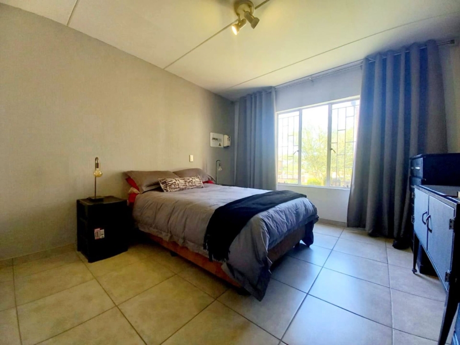 1 Bedroom Property for Sale in Strubensvallei Gauteng