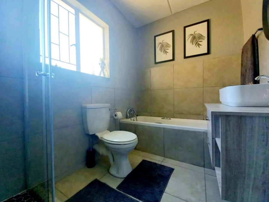 1 Bedroom Property for Sale in Strubensvallei Gauteng