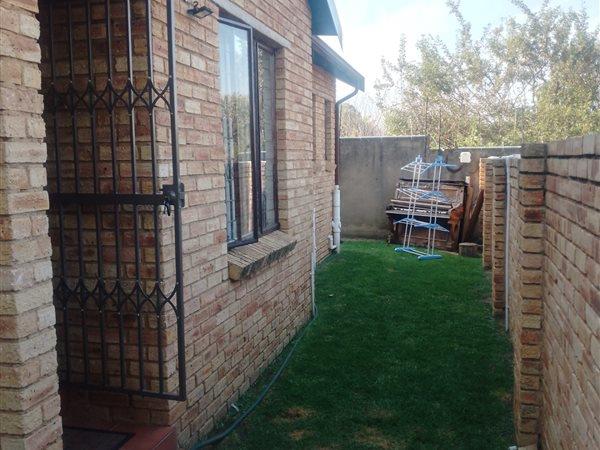 2 Bedroom Property for Sale in North Riding Gauteng