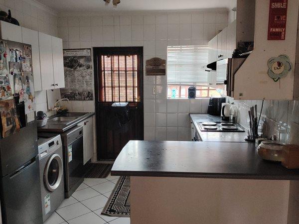 To Let 3 Bedroom Property for Rent in Weltevreden Park Gauteng