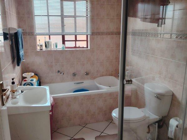 To Let 3 Bedroom Property for Rent in Weltevreden Park Gauteng